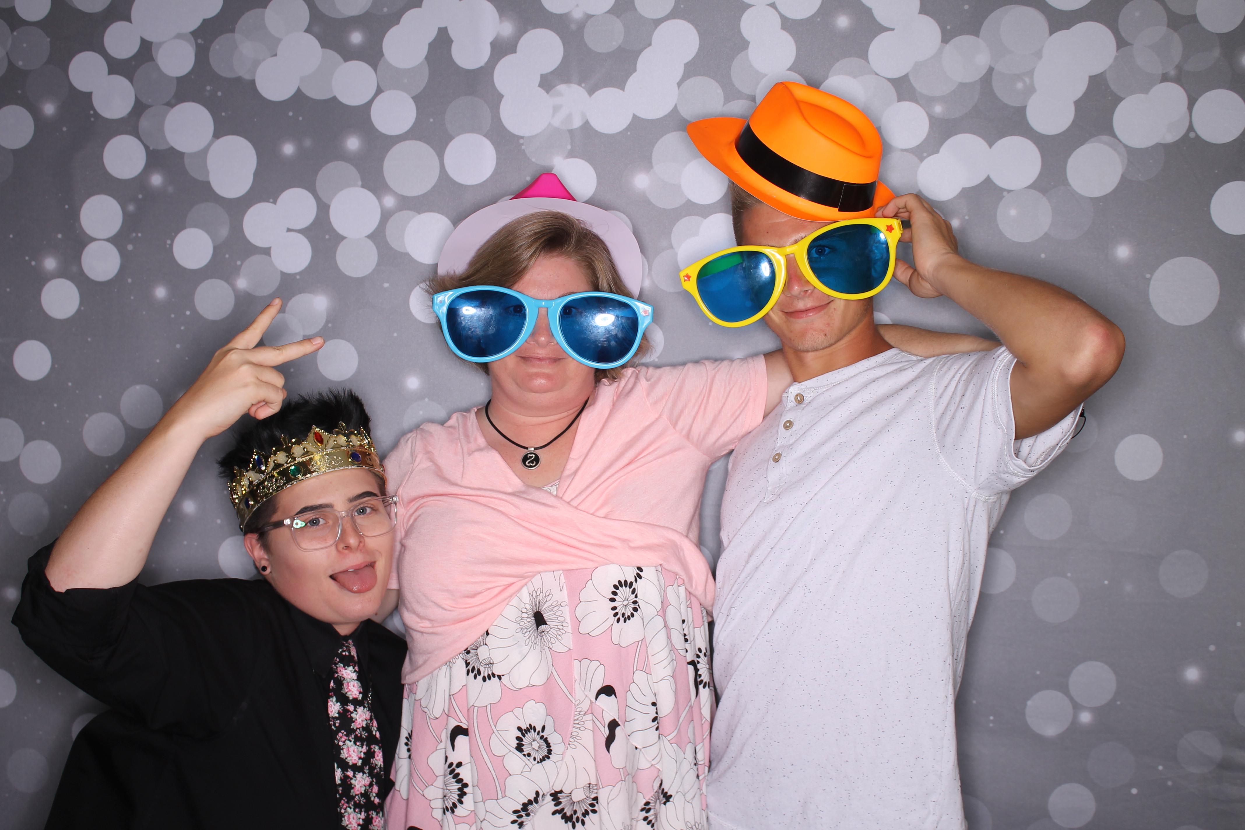 Brian and Brandi’s wedding | View more photos from the event at gallery.photoboothcincy.com/u/PhotoBoothCincy/Brian-and-Brandi’s-wedding